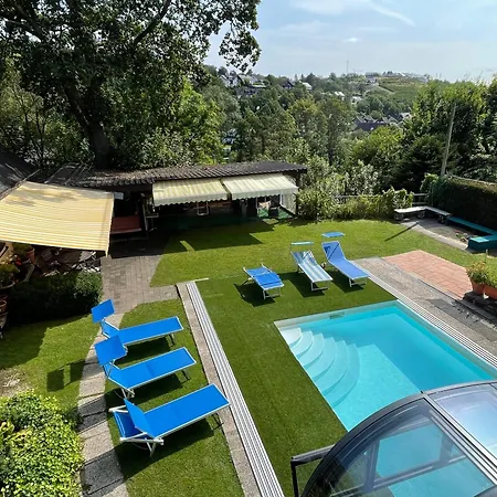 Pino24 Mit Pool Und Sauna *