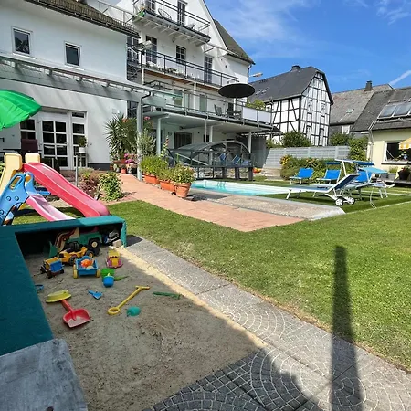 Pino24 Mit Pool Und Sauna * 哈伦贝格